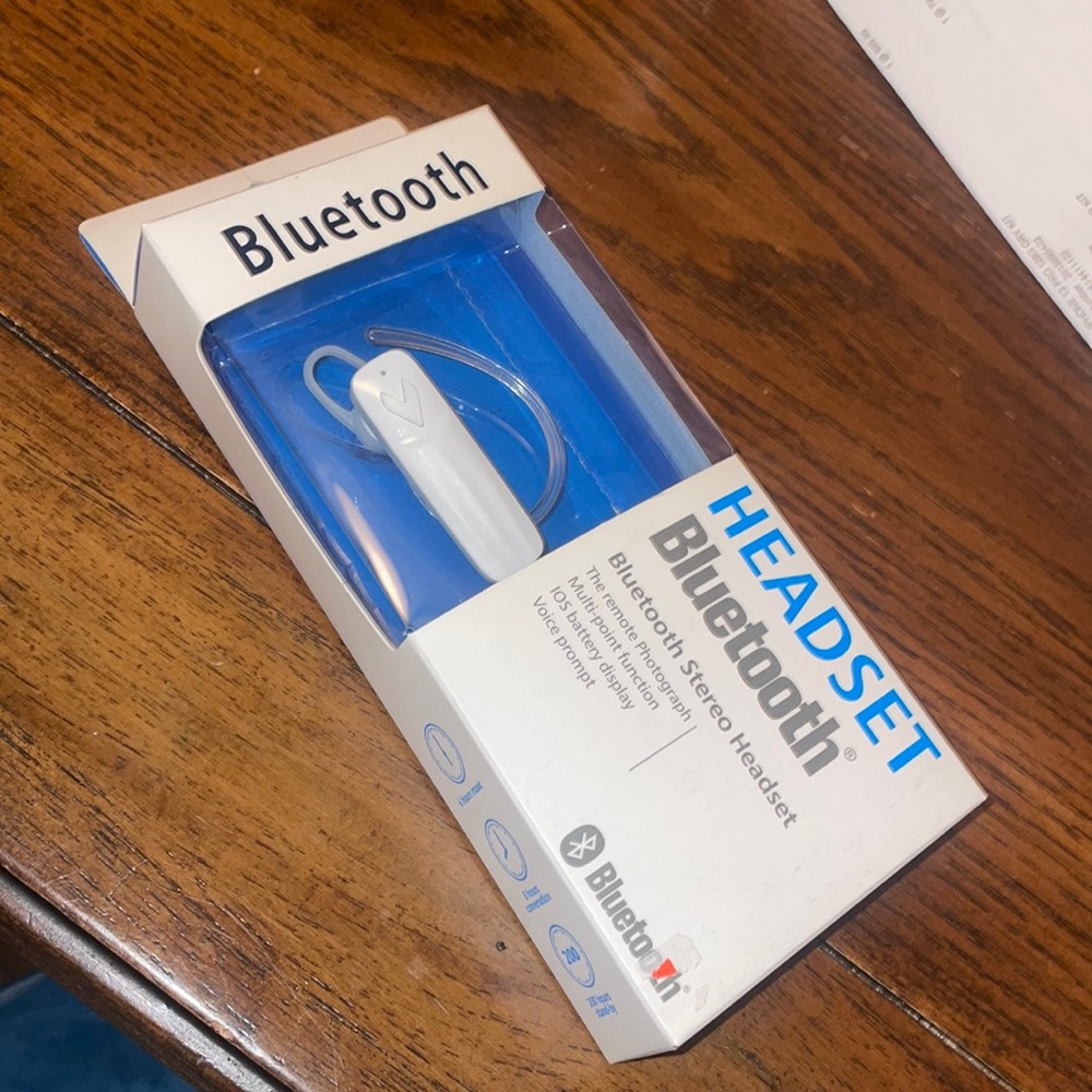 Wireless one ear headphone